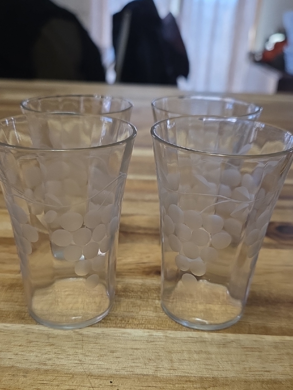 VINTAGE ETCHED GRAPEVINE CORDIAL JUICE SET OF 4 GLASSES